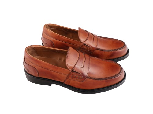 Mocassino con benda in pelle crust con fondo in gomma