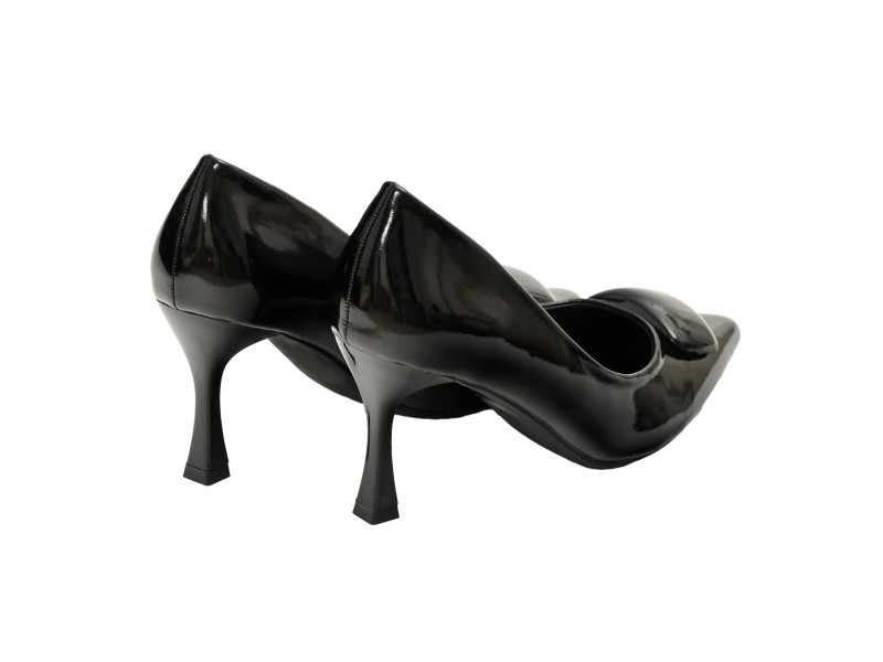 Decolletè in simil pelle verniciata con applicazione