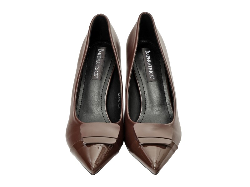 Decolletè in simil pelle con applicazione