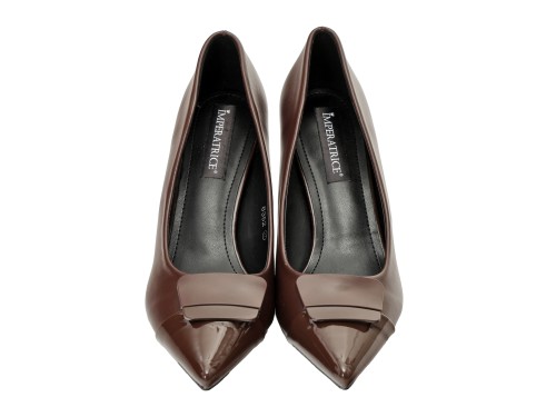 Decolletè in simil pelle con applicazione