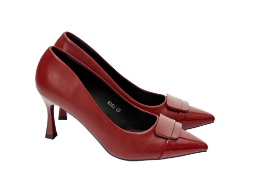 Decolletè in simil pelle con applicazione