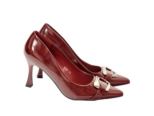 Decolletè in simil pelle verniciata con fibbia