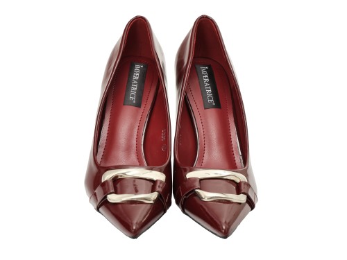 Decolletè in simil pelle verniciata con fibbia