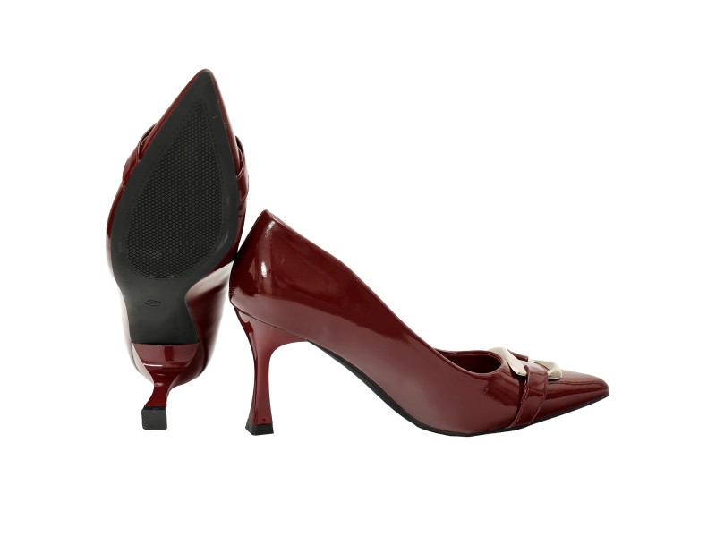 Decolletè in simil pelle verniciata con fibbia