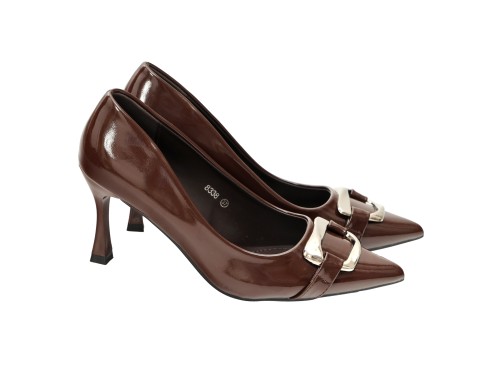 Decolletè in simil pelle verniciata con fibbia