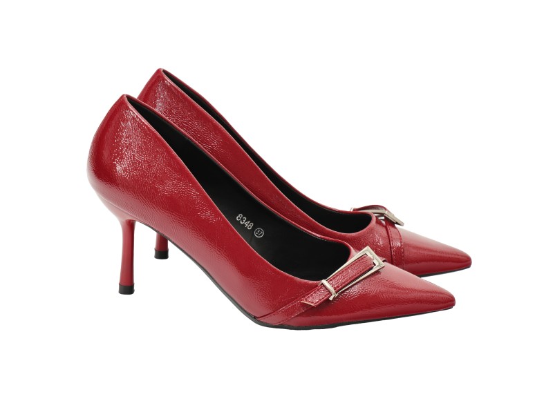 Decolletè in simil pelle verniciata con cinturino