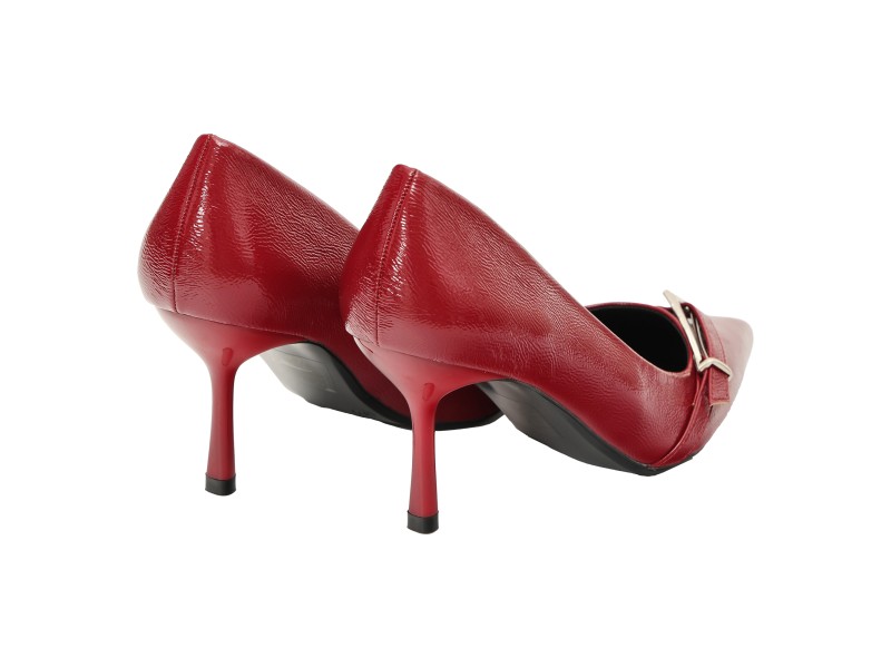 Decolletè in simil pelle verniciata con cinturino