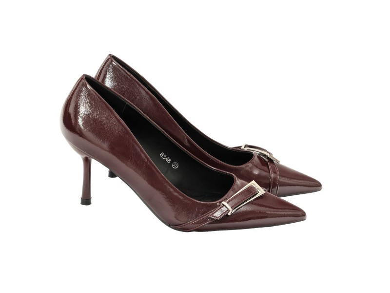 Decolletè in simil pelle verniciata con cinturino