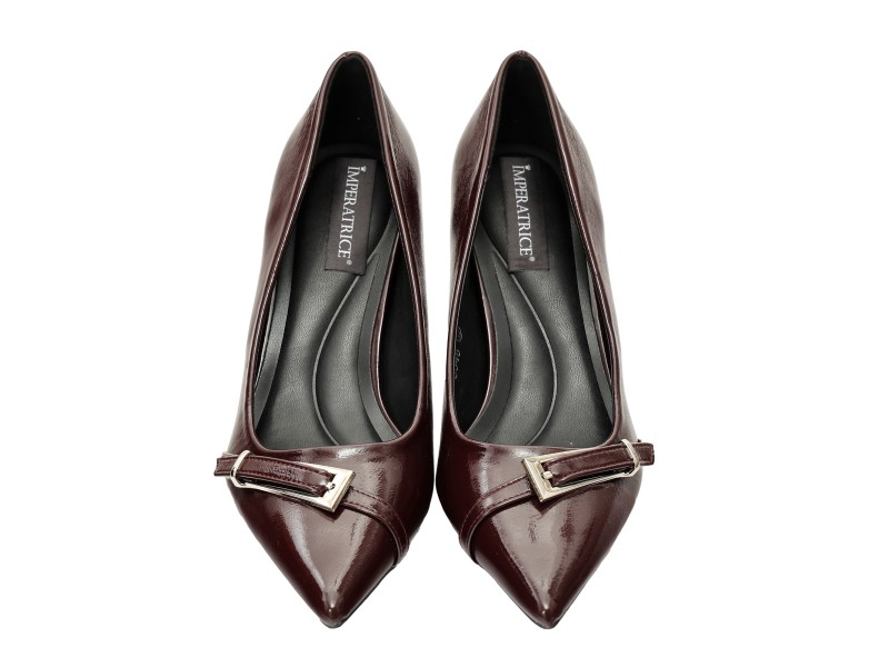 Decolletè in simil pelle verniciata con cinturino