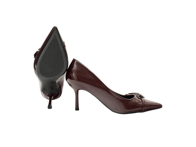 Decolletè in simil pelle verniciata con cinturino