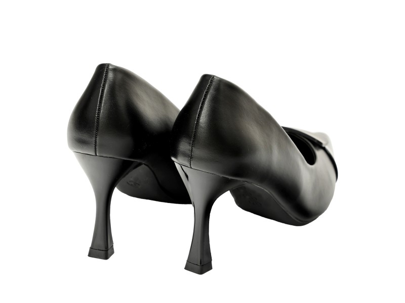 Decolletè in simil pelle con applicazione