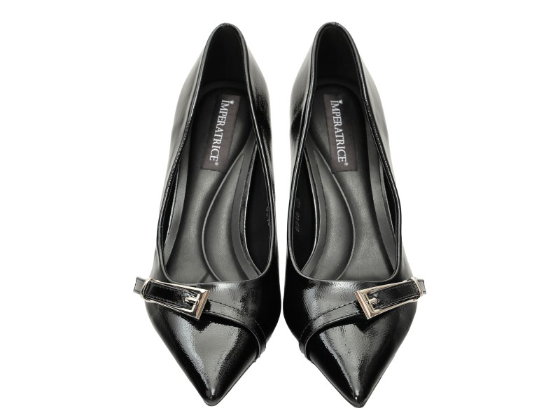 Decolletè in simil pelle verniciata con cinturino