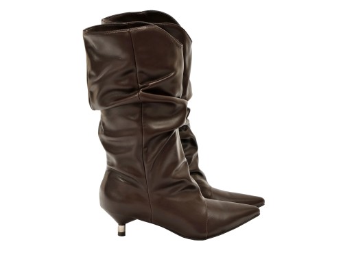 Stivaletto in simil pelle con tacco basso