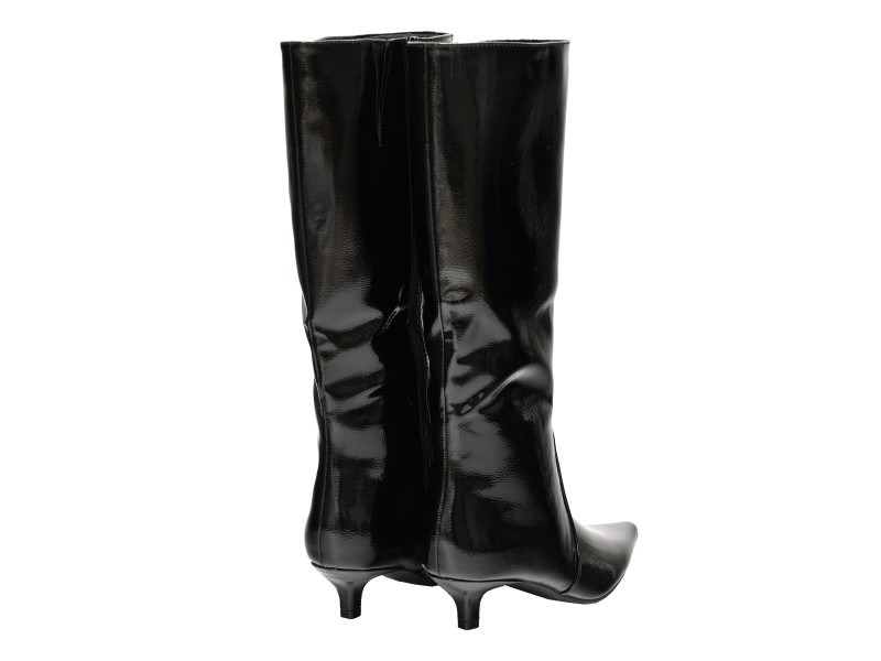 Stivale in simil pelle verniciato effetto naplak con tacco basso