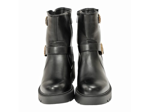 Stivaletti in simil pelle con fondo in gomma