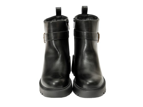 Stivaletti in simil pelle con fondo in gomma