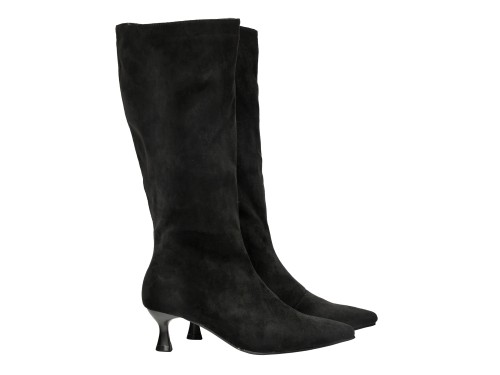 Stivali scamosciati con tacco basso