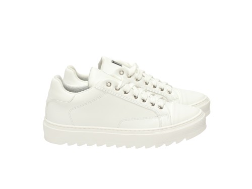 Sneakers in pelle con fondo in gomma