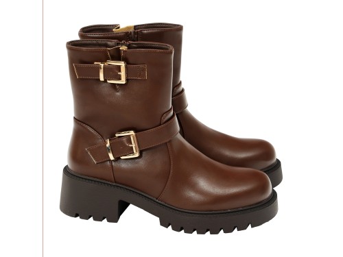 Stivaletti in simil pelle con fondo in gomma