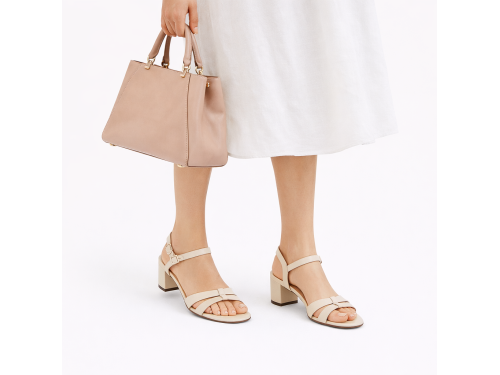 Sandali con cinturino regolabile e tacco largo