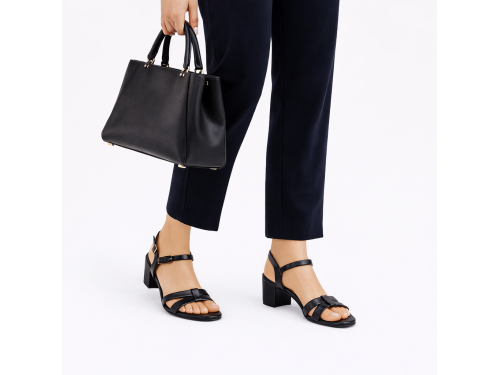 Sandali con cinturino regolabile e tacco largo