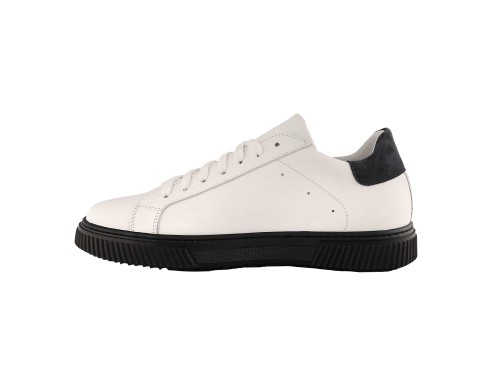 Sneakers in pelle di vitello con stella in camoscio blu